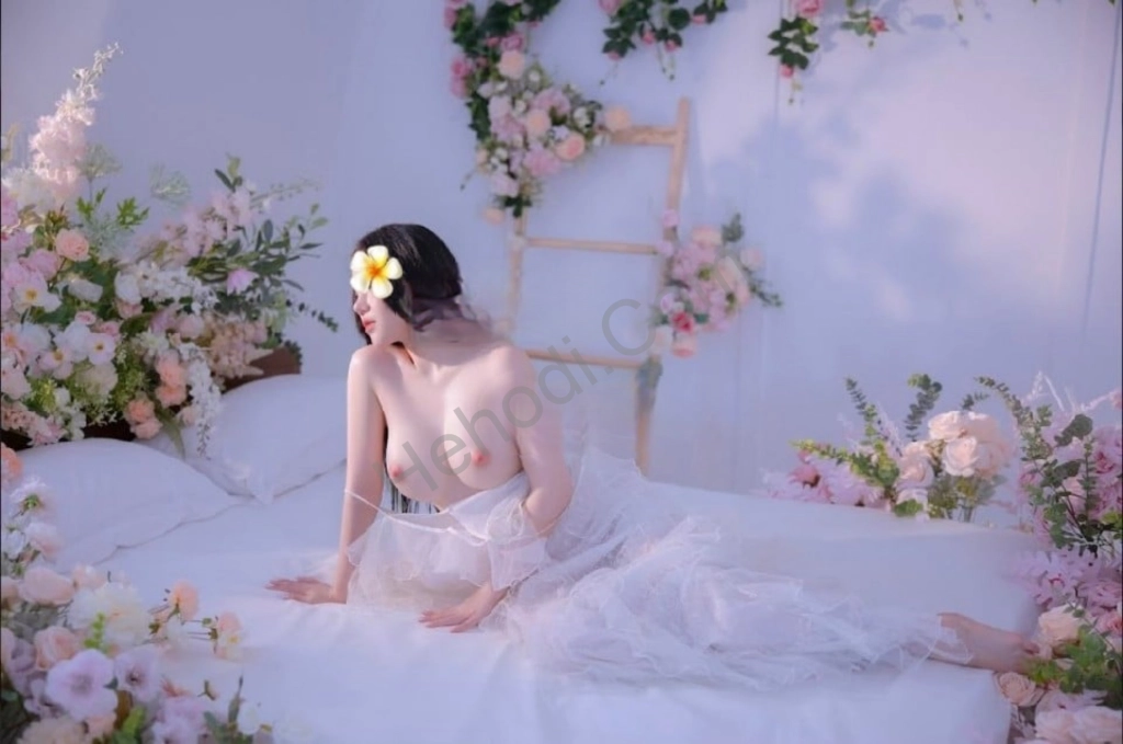 GÁI ĐEP MỸ MỸ TRẮNG NHƯ BẠCH TUYẾT LÀM TÌNH ĐIEU LUYỆN
