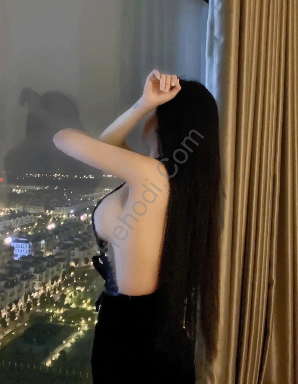 Ely trần đi kín cần thơ