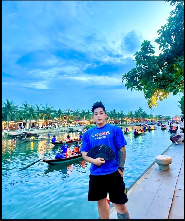 Giá 1500K -  Huy A474 (là Trai Bao), 29 tuổi và mình đang ở Hà Nội